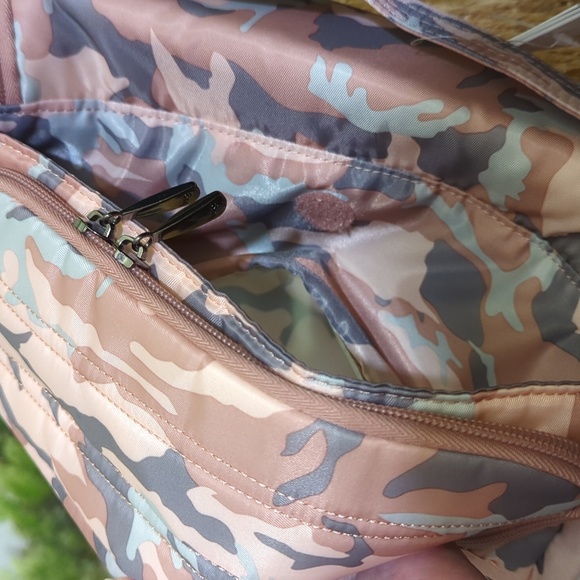 Lug Blush Camo Trolley Carryall Bag - Picture 4 of 12